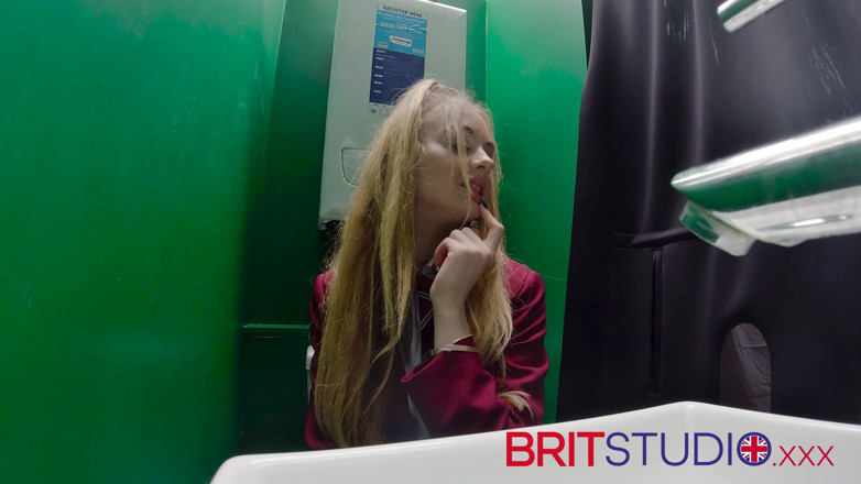 Brit Studio: gloryhole: เด็กมหาลัย 18 ปีอมควย