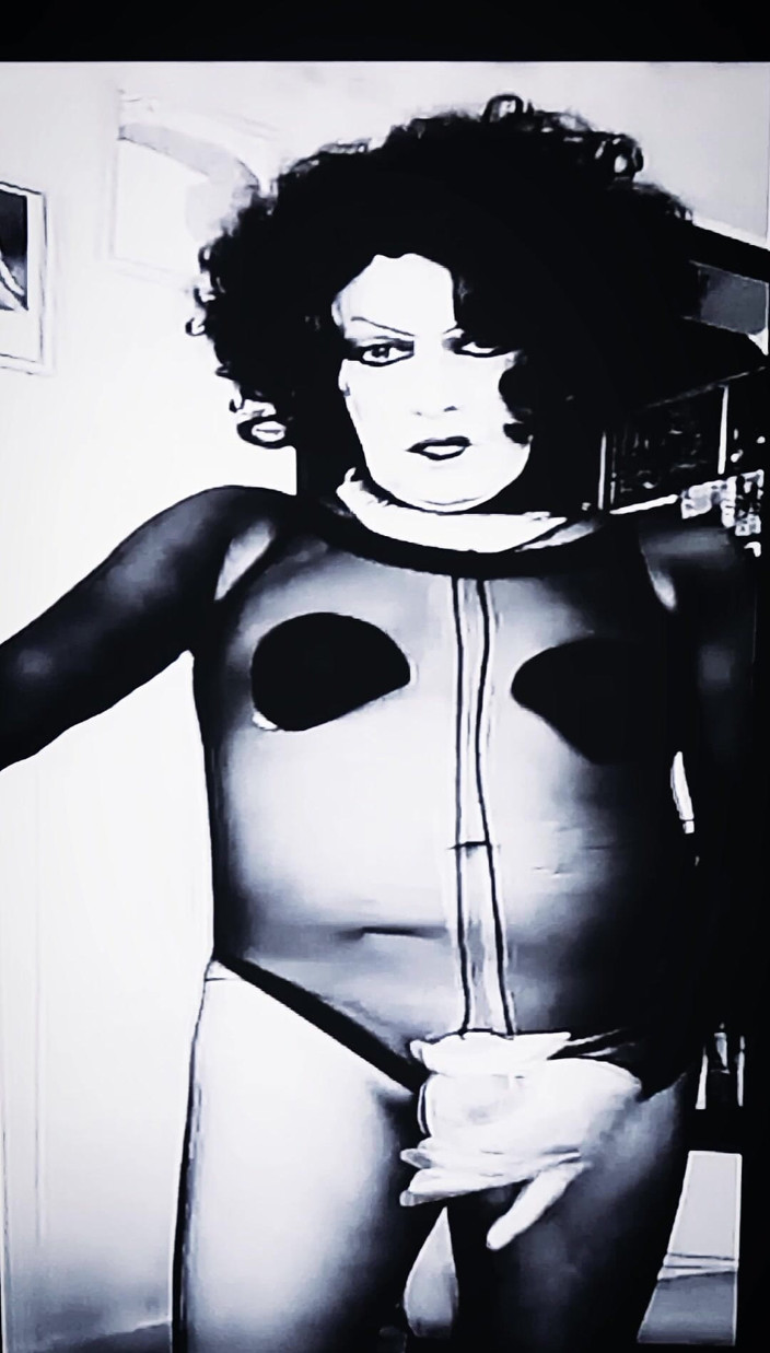 Bizzarra studios: Retro TV Kink