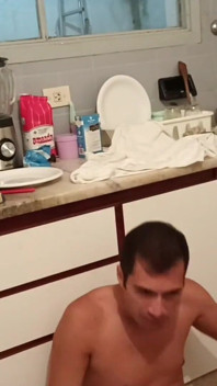 İlerledim Üvey Babamın Mutfakta Her Gece Ziyaretlerinden Gerçekten Hoşlandığımı Tahmin Ediyor