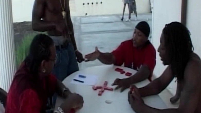 TRASHPORN: Gangbang met jonge slet