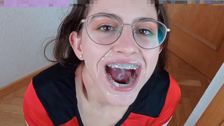 Shanaxnow: 请射在我的牙箍上说脏话的青少年口交