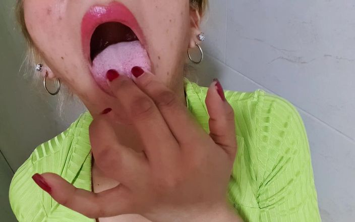 AgataDelphine: Мені подобається смоктати пальці