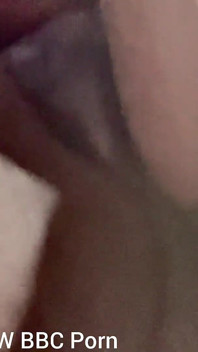Je baise ma chatte avec un gros gode qui jouit fort