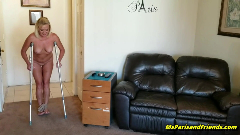 Ms Paris and Friends: Tato sexy blonďatá děvka milf dokonce natáčí porno na berličky