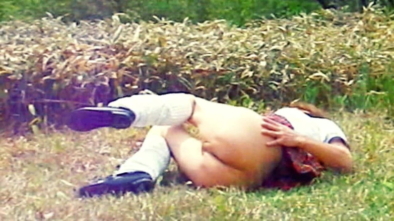 Pai-chan: Mini gonna e calzini larghi