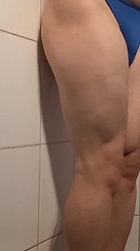 무릎 꿇고 딥쓰롯과 서 있는 섹스