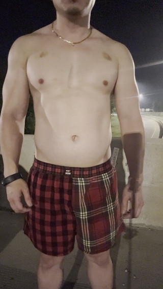 barenakedboy: 在桥上展示和展示