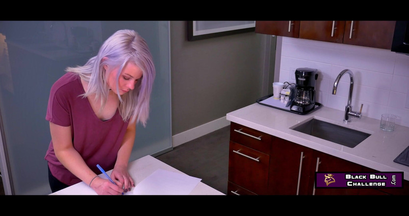 Black bull challenge: 欲火中烧的加拿大女孩emma price跨人种采访