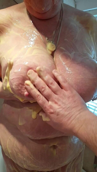Uk Joolz: Custard boobies