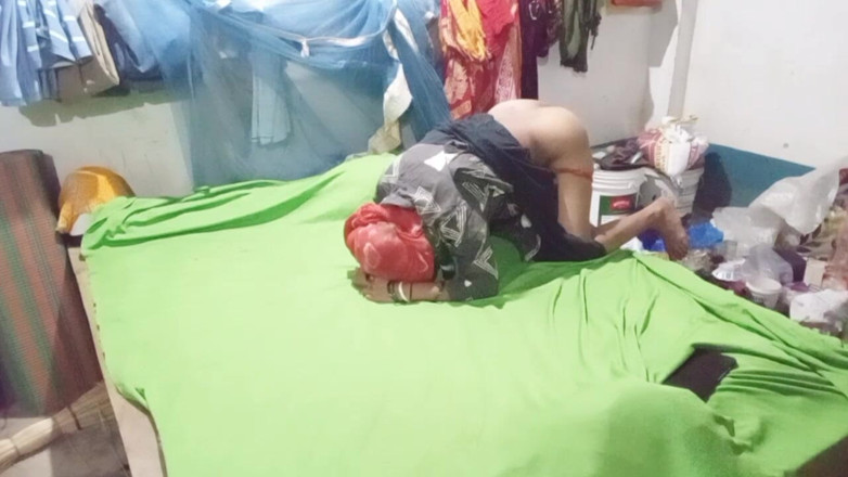 Bengaliauntykichut: Une desi sexy avec la belle-sœur du voisin romantique