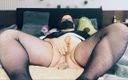 Feeling harmony: Molliger transvestit hat spaß beim masturbieren