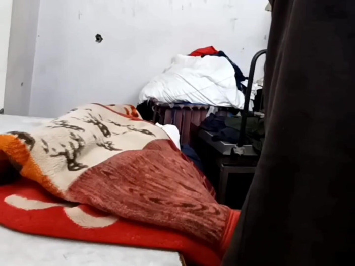 Hemant sarita: Она пошла к портному господину, чтобы затянуть ее блузку. Портной господин ослабил киску, введя его пенис