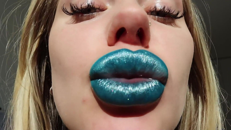 Goddess Misha Goldy: Magi av Mina blå glänsande läppar! ASMR JOI!