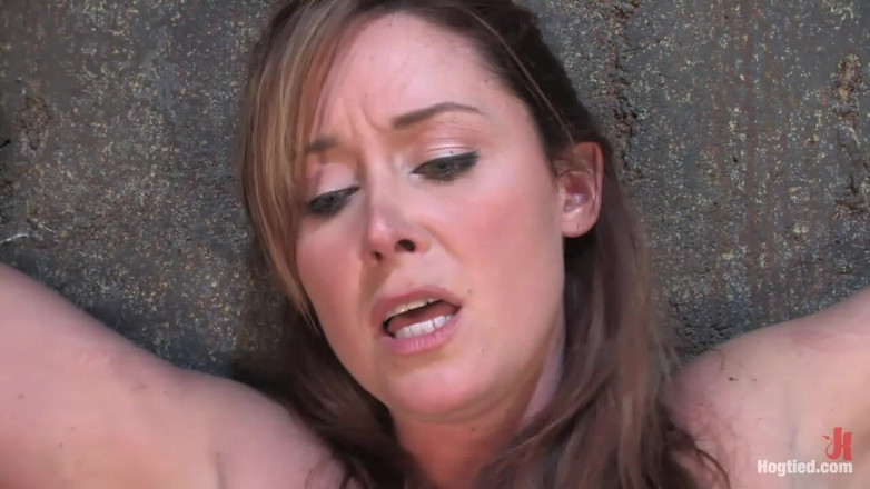 Hogtied by Kink: Christina Carter: non-stop orgastische shoot! Moet ik nog meer zeggen?