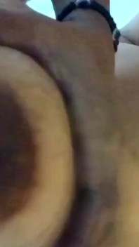 Prsatá Máma