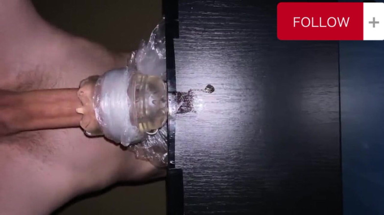 Bigbadfriendlyguy: Verbální chlap šuká fleshlight při sténání, dokud neteče mrdka