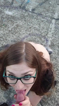 Outdoor, riesiger cumshot ins gesicht, voll auf der brille!