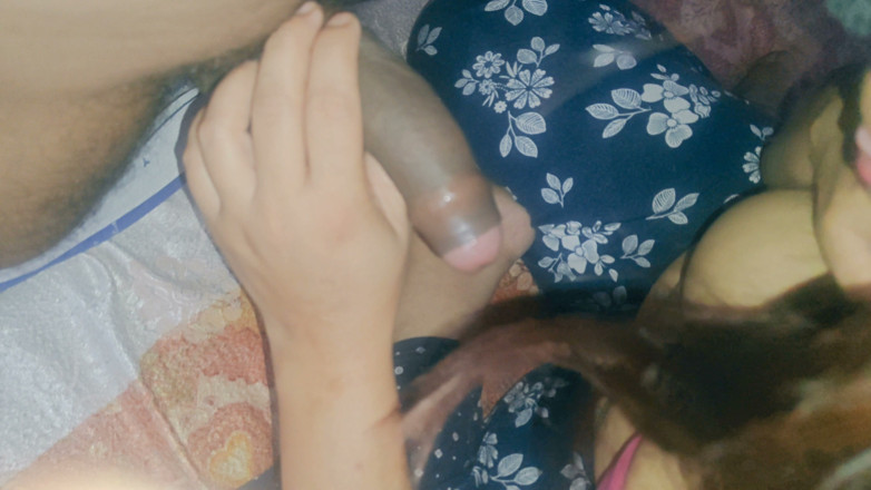 ThreesomeMeenaRocky: Hermosa india madrastra tiene coño y culo follada duro por...