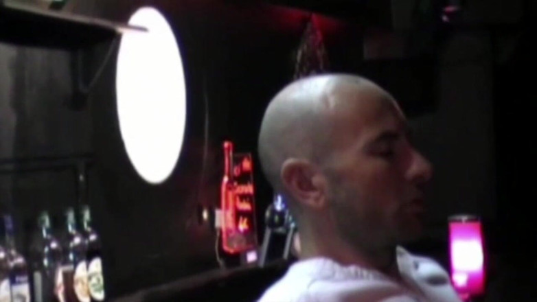Gaybareback: Gej pieprzony w barze