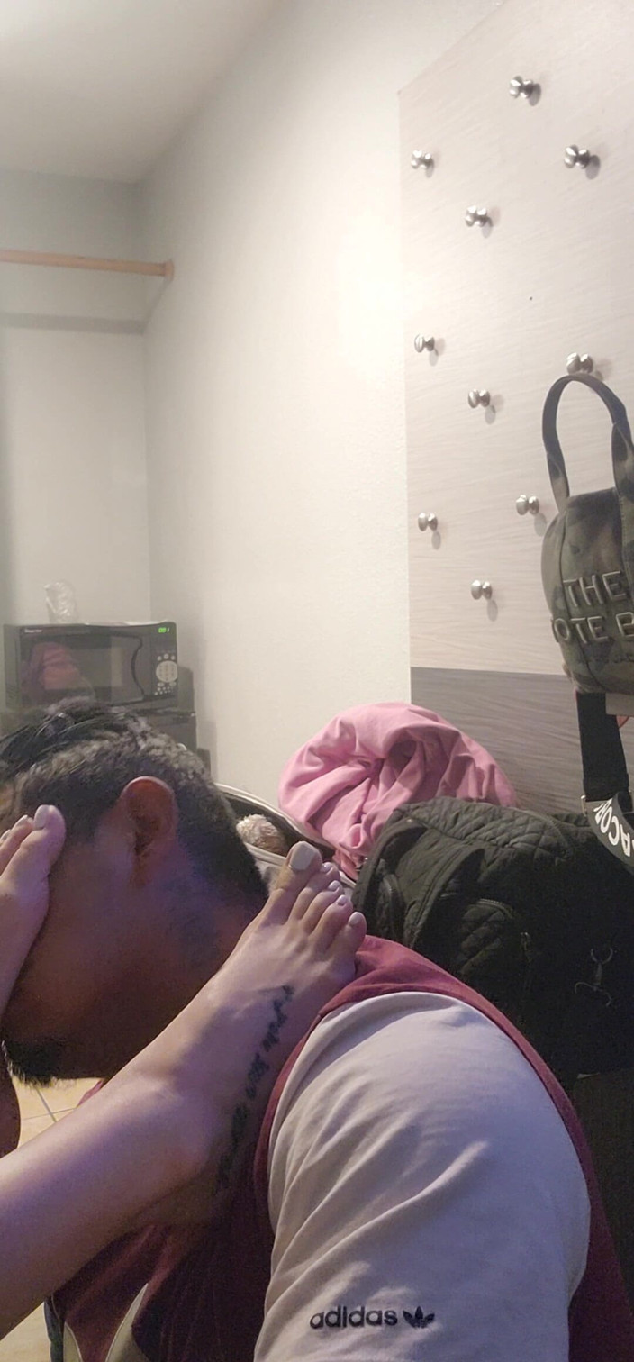 Adriano22: Uctívání nohou