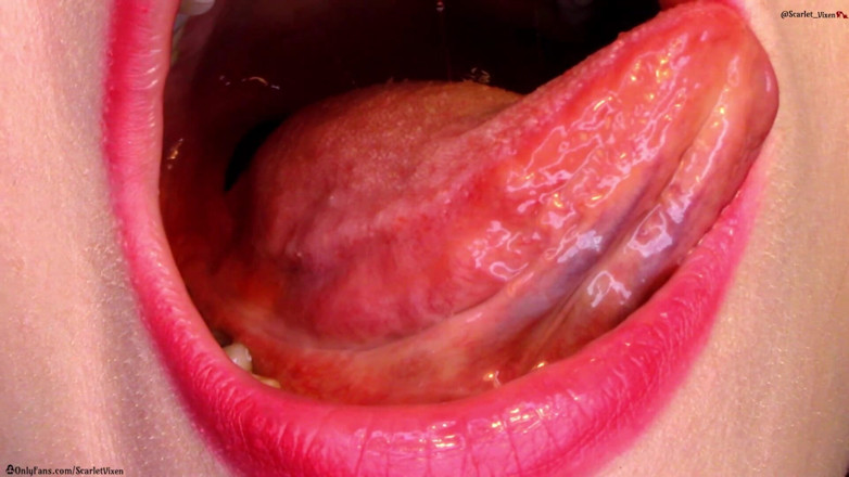 Scarlet Vixen: Hals, uvula und mund zeigen