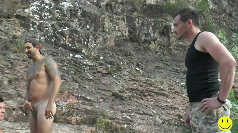 French Amateur Porn: Prsatá brunetka ošukaná do zadku u řeky