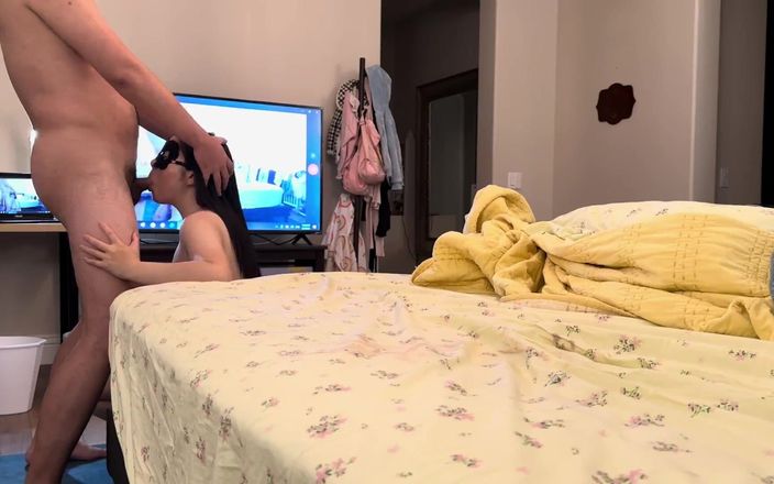 SquishMallow3328: Zeița chineză sexy are un orgasm intens cu țipete în timp ce...