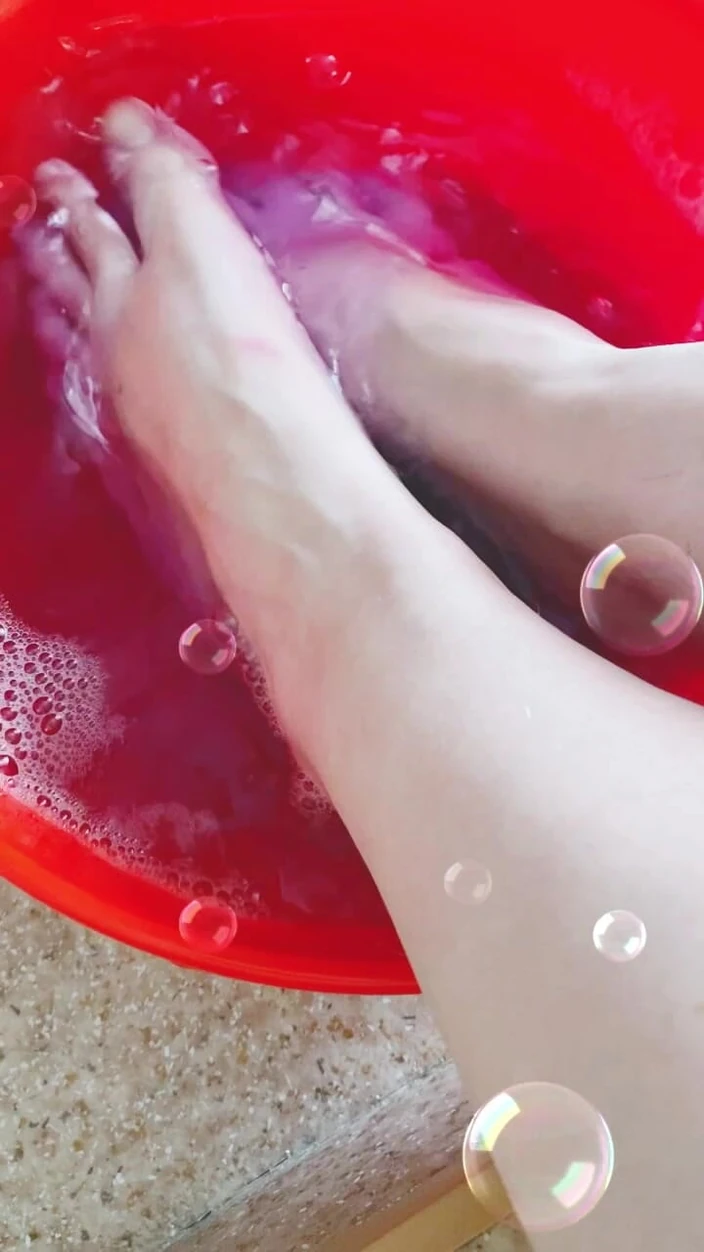 VikkiGeorgia: Homemade Pedicure
