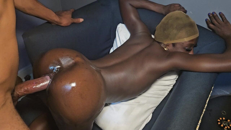 Ebony Legeng: Le réparateur AC baise une Lonley de 18 ans