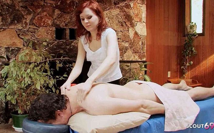 Full porn collection: Ginger maagdelijke tiener verleidt klant om te neuken tijdens massage