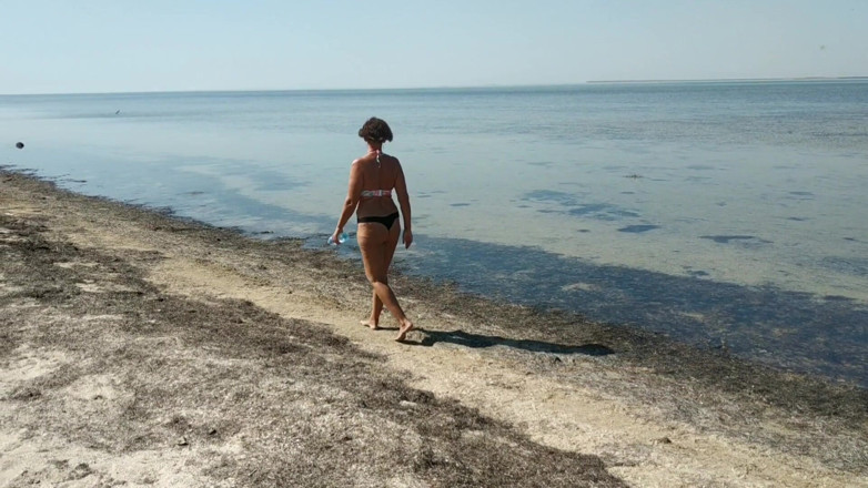 Lukerya: Lukerya junto al mar