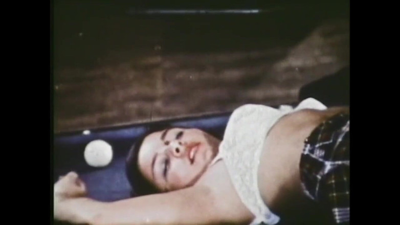 Vintage megastore: Gadis remaja jadul yang imut lagi asik main biliar dientot...