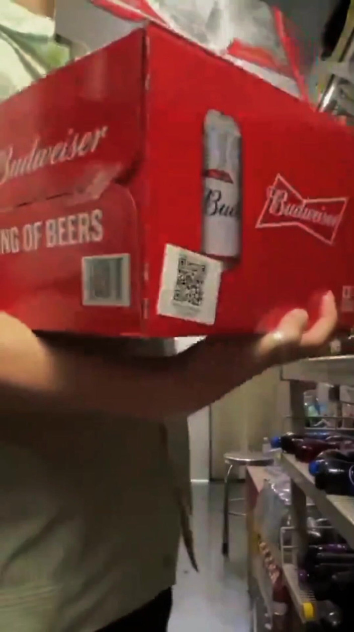 Louswee: Розслаблені покупки, пустотливі думки