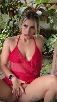 Šel jsem běhat s kamarádkou do lesa a skončil jsem s penisem v jejích ústech a vyvrcholil jsem jí na jazyku