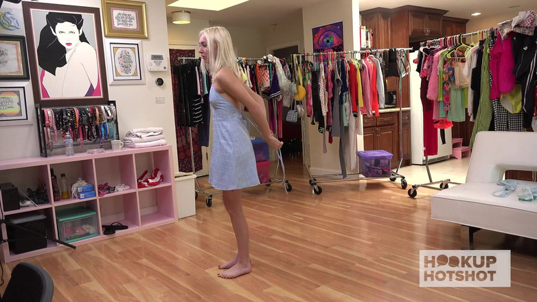 HookUp HotShot-BTS: Bts - chloe temple si cewek pemalu yang lagi sange berat...