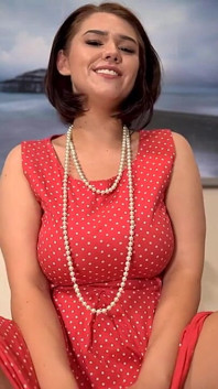 Effie Diaz - Bir Sır Tut