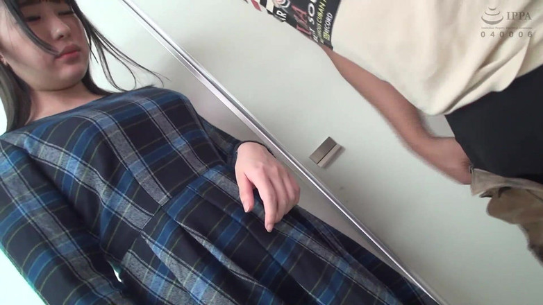 Raptor Inc: 12 amatérských dívek, které budou kouřit kdekoli, díl 7