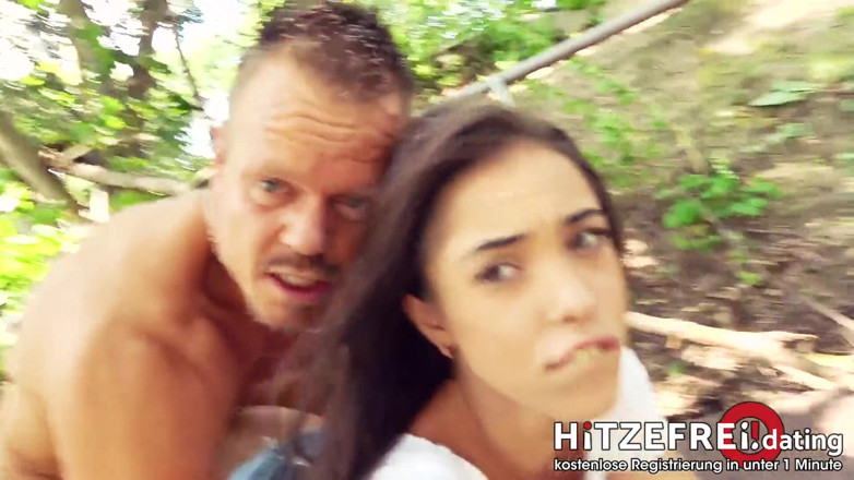 Hitzefrei: เซสชั่นเย็ดกลางแจ้ง! หนูน้อยอนาสตาเซียเงี่ยนสุดๆ ตรงนั้นเลย!