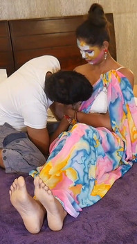 Manohar yengenin seks havasını çıkarıyor