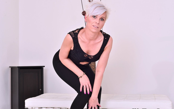 Older Woman Fun: Euro MILF Kathy's Hungry Cunt Begs for Her Fingers