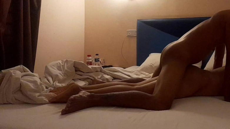 House wife: Gadis janda dengan pantat bahenol ini dientot habis-habisan sama kontol...
