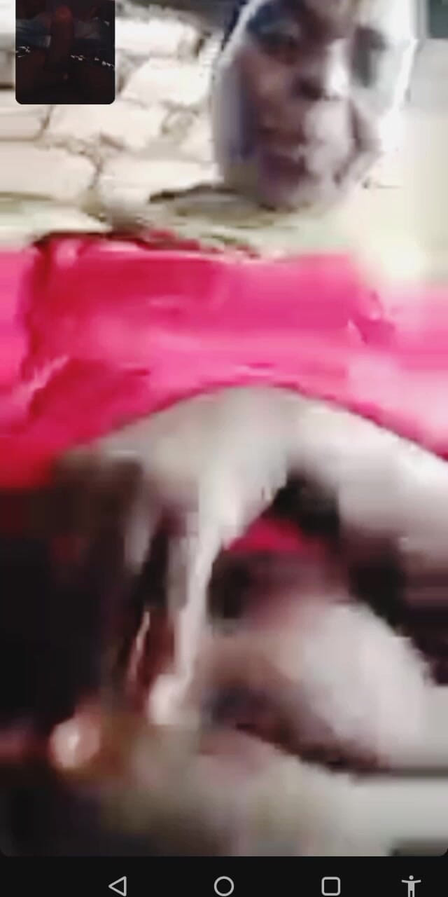 Me and my new slut: Hadzabe 部落熟女与男友视频通话，不要问我她从哪里得到电话。