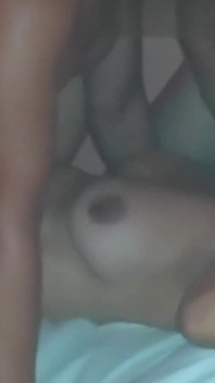 Cornudo Grabando a Su Esposa Con Un Pene En El Coño Y Otro En La Boca