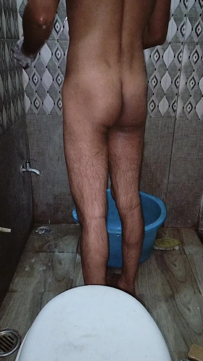 Tarun: Masterbating w łazience