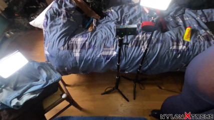 Nylon Xtreme: Punto di vista cam Lol Glams scopata con nylon viola