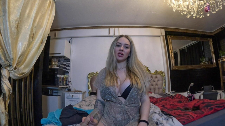 Queen_of_BDSM: Guarda come me ne vado con i miei tacchi a...
