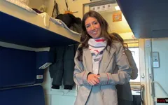 Sexe avec la chef d'orchestre dans le train, j'espère qu'elle ne se fait pas virer
