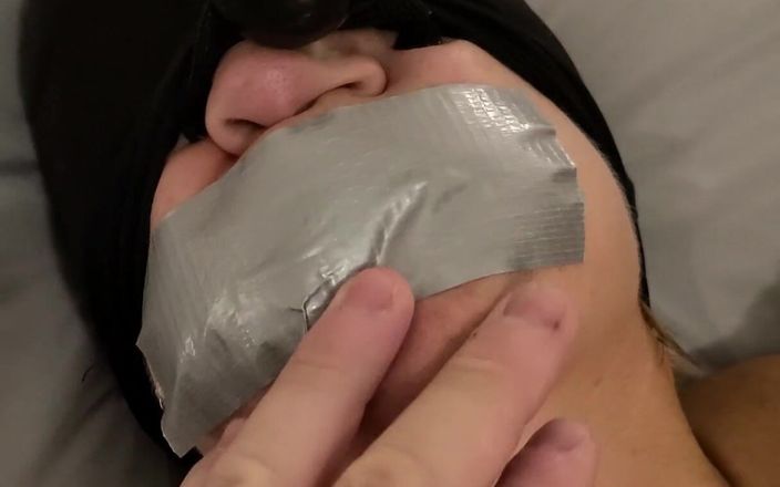 RefillMeAsYouWant: Slipje in poesje ducttape en anaal