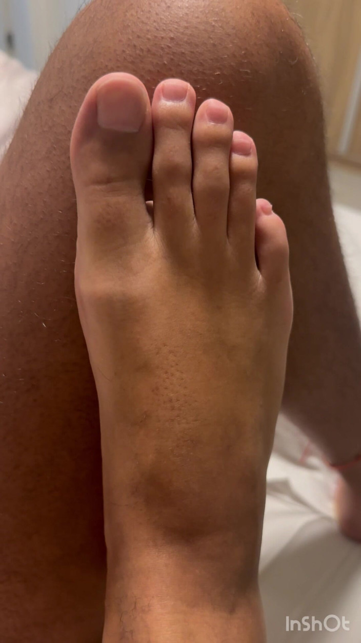Boy feet: V tuto chvíli se hluboce opečuj
