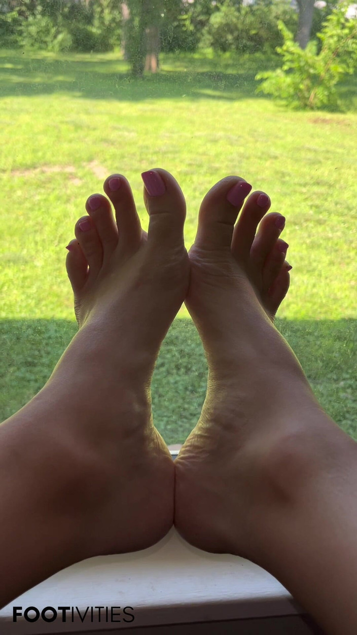 footivities: Ivys pies en la ventana